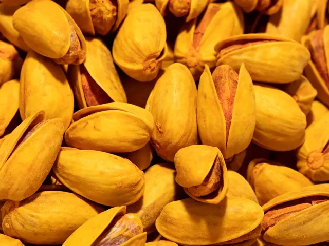 Premium saffron pistachios
